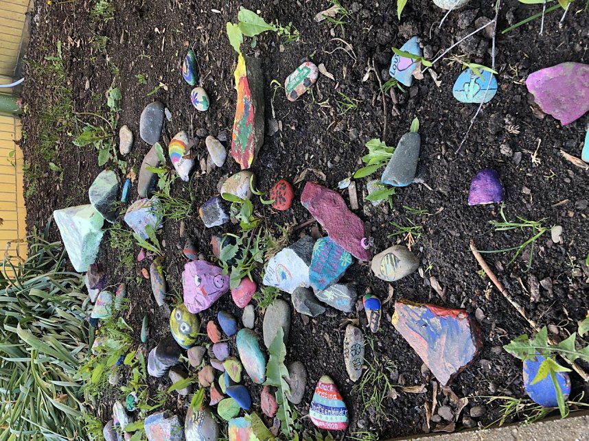 Bunte Steine gegen den grauen Alltag