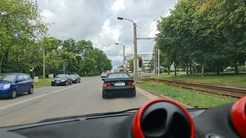 Halt aus Richtung Dr. Robert-Koch-Stra&szlig;e