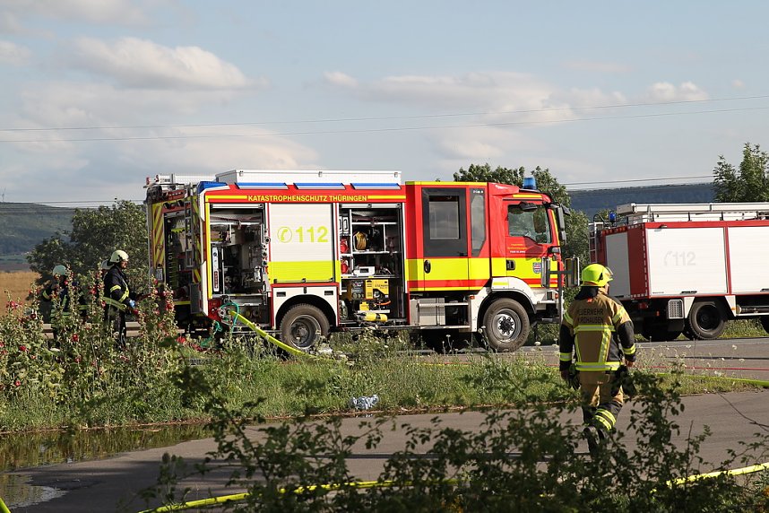 Ein Strohfeuer auf der Landstra&szlig;e