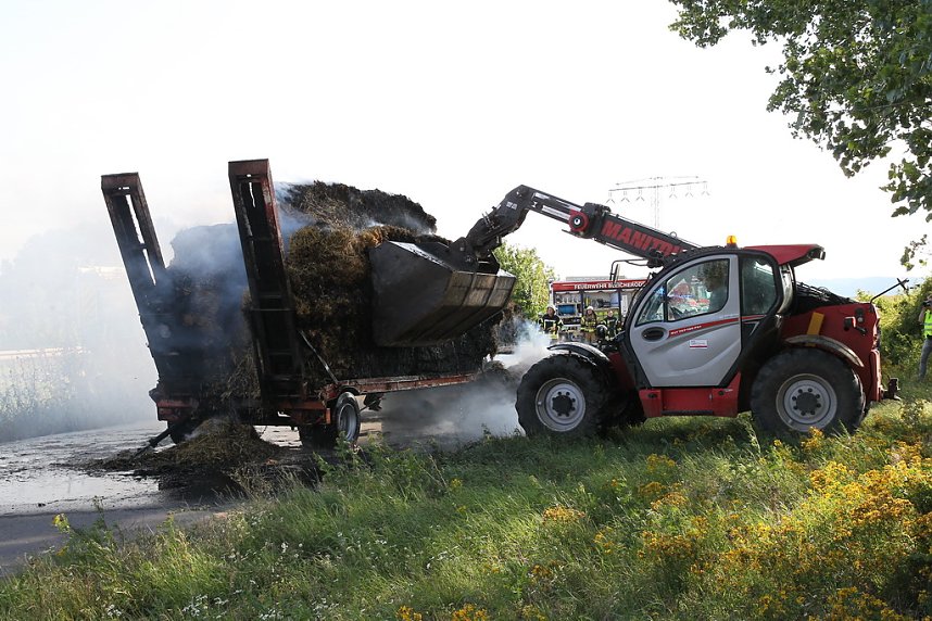Ein Strohfeuer auf der Landstra&szlig;e