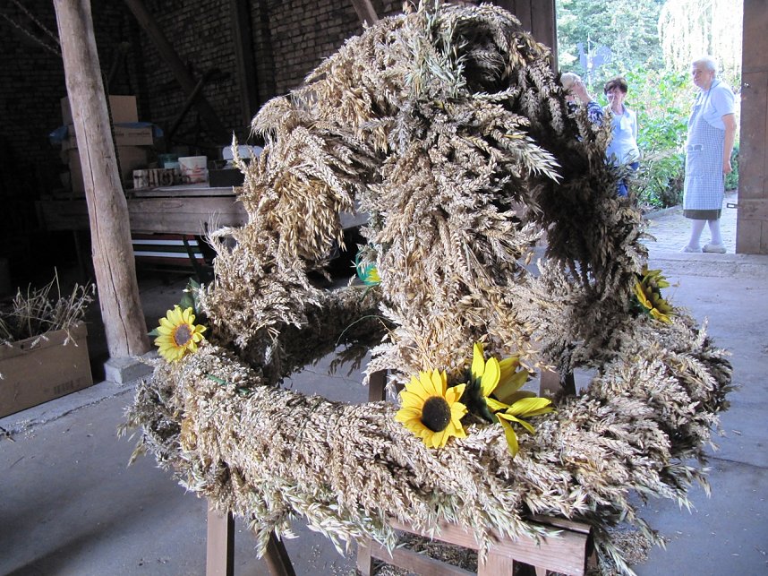 Binden der Erntekrone