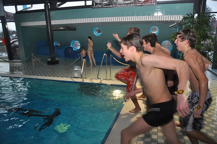 Mega-Poolparty im Badehaus