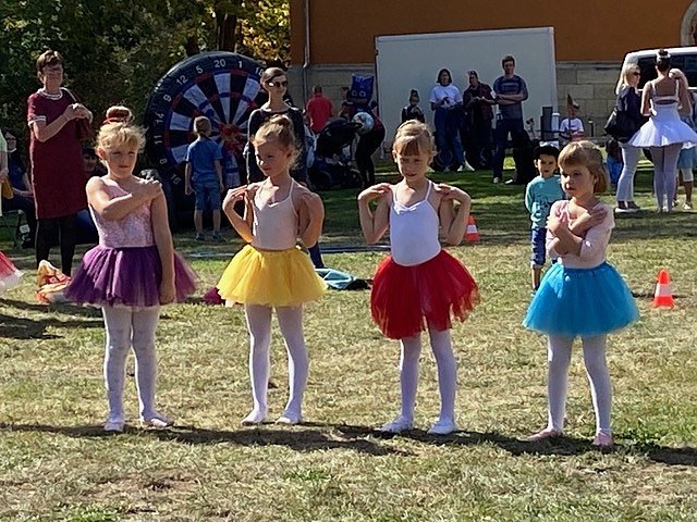 Die Eleven des Tanzstudio Radeva bereicherten das Programm zum Kindertag in Sondershausen