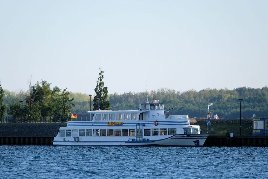 Peter Blei unterwegs am Roten Turm von Pouch