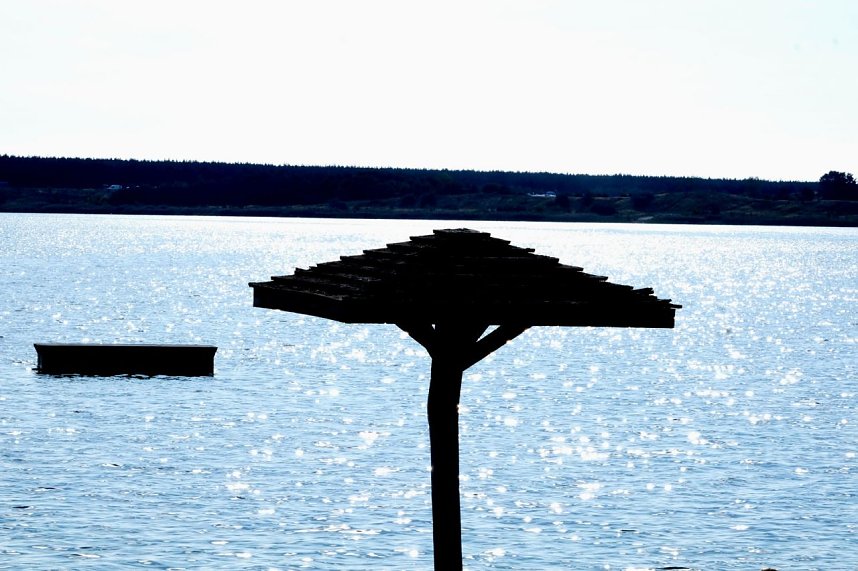 Peter Blei unterwegs am Roten Turm von Pouch