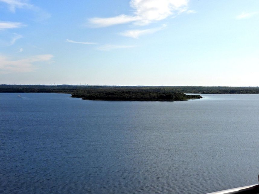 Peter Blei unterwegs am Roten Turm von Pouch
