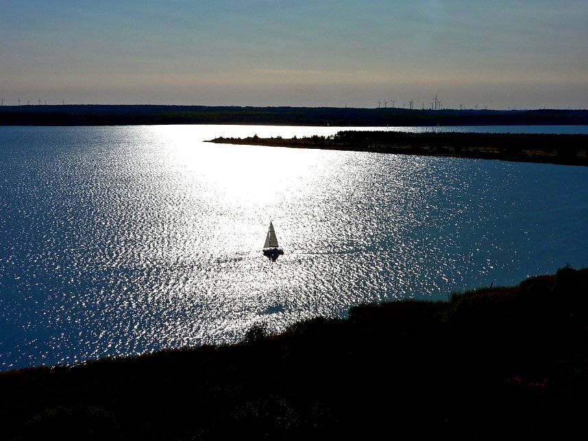 Peter Blei unterwegs am Roten Turm von Pouch
