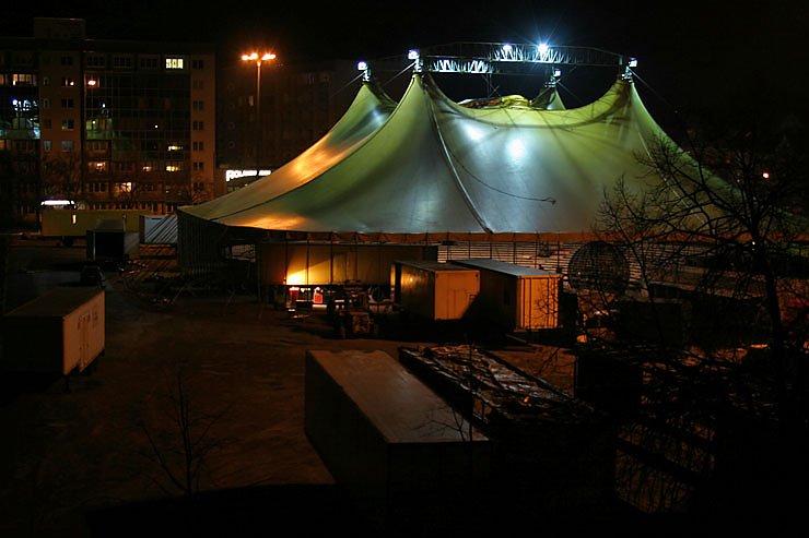 Gro&szlig;er Russische Staatscirkus beim Aufbau