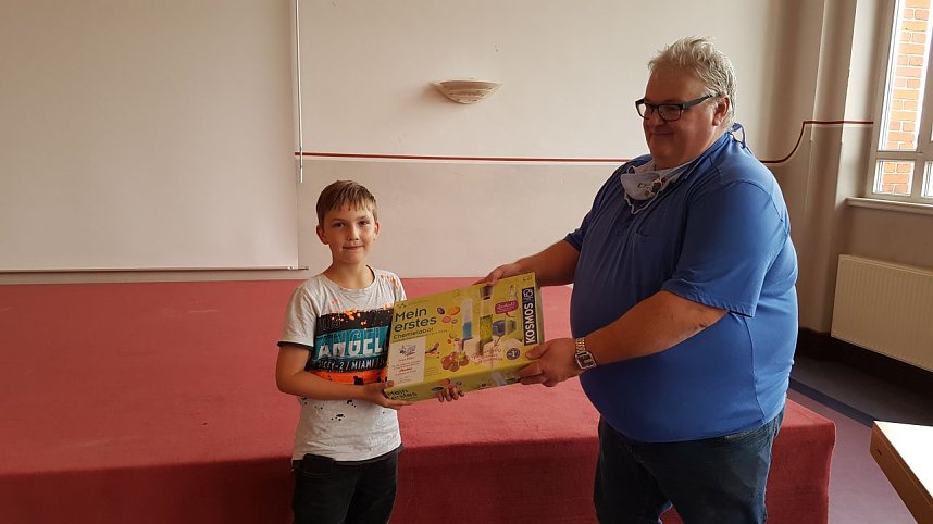 Auszeichung f&uuml;r erfolgreiche "Chemie-Kids"