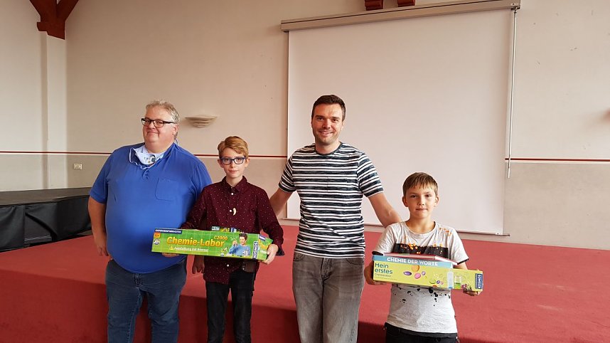 Auszeichung f&uuml;r erfolgreiche "Chemie-Kids"