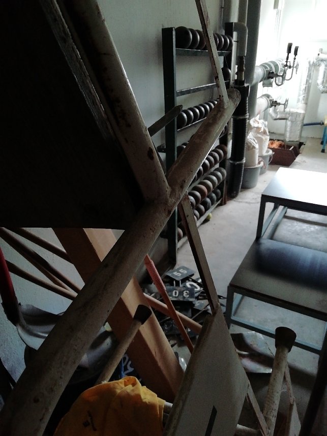 Fotos:  Sch&auml;den nach Einbruch in Sporthalle am Salzagraben