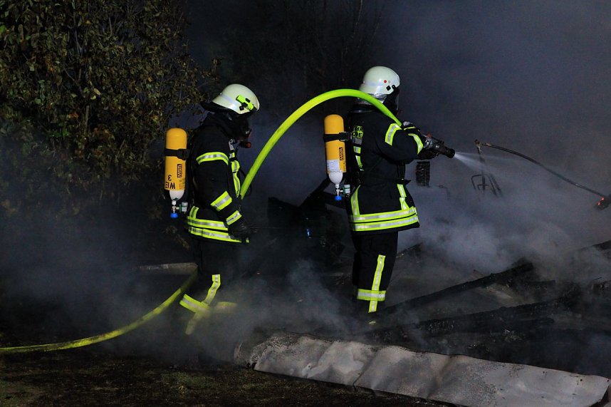 Feuer auf dem Campingplatz