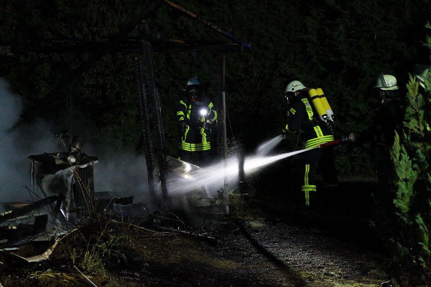 Feuer auf dem Campingplatz
