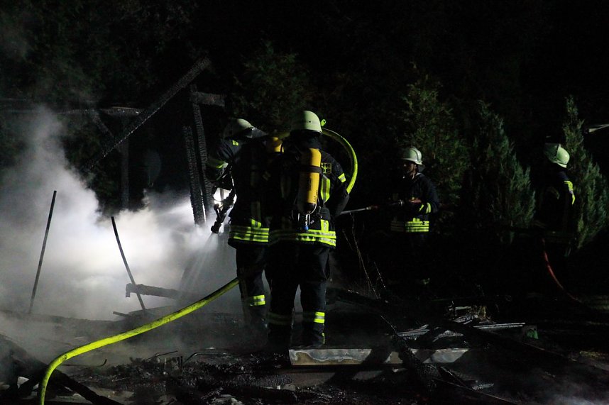 Feuer auf dem Campingplatz