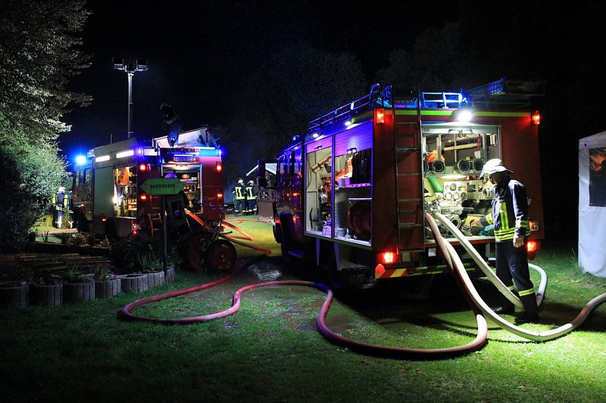 Feuer auf dem Campingplatz