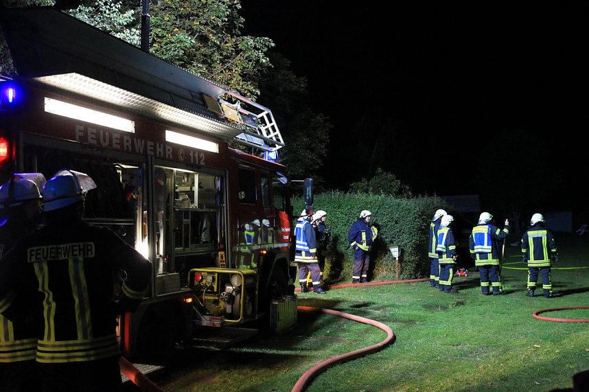 Feuer auf dem Campingplatz