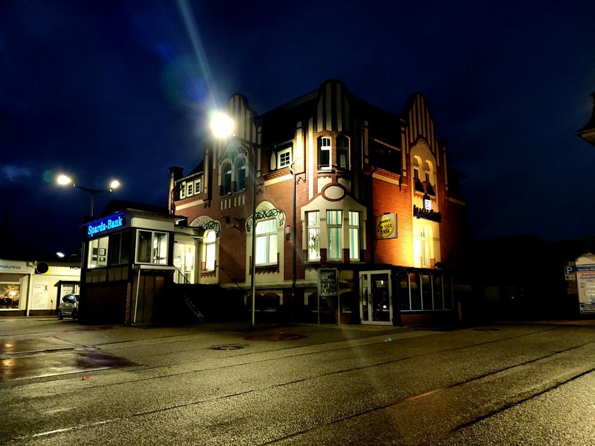 Peter Blei unterwegs im abendlichen Nordhausen