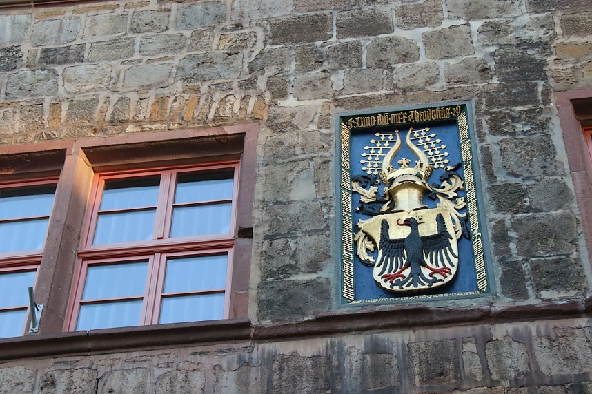 Kleine "Enth&uuml;llung" f&uuml;r den Theodosius-Stein