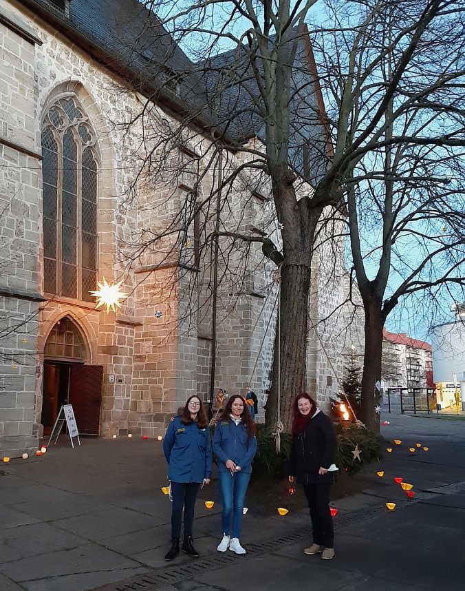 Friedenslicht auf dem Blasii-Kirchplatz