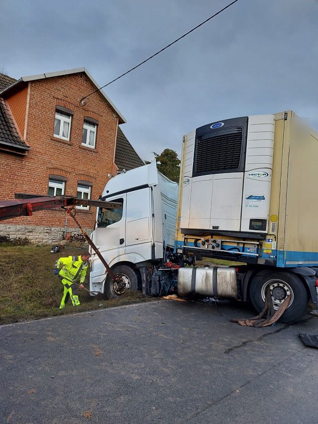 LKW-Bergung bei Oberspier