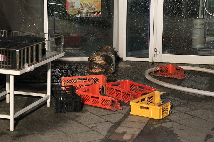 Feuerwehren im Einsatz an der Atrium-Passage