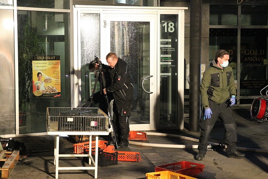 Feuerwehren im Einsatz an der Atrium-Passage