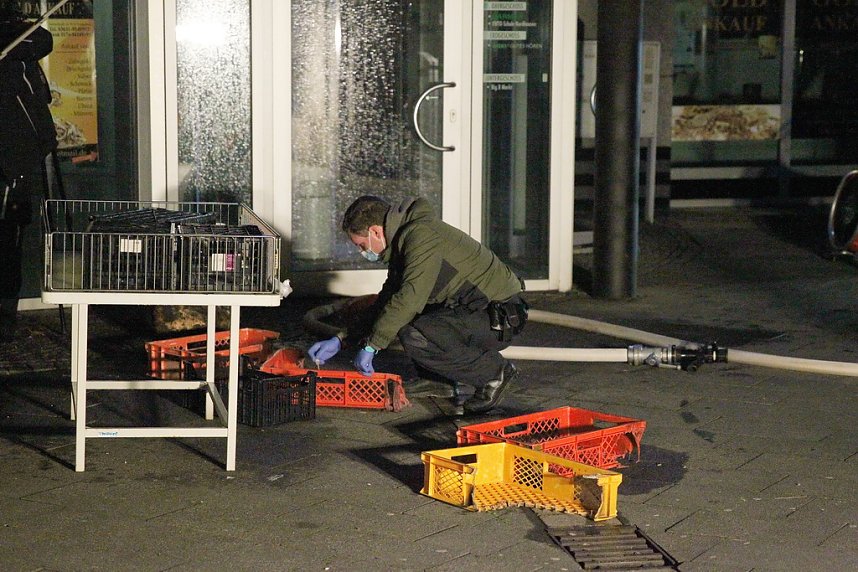 Feuerwehren im Einsatz an der Atrium-Passage