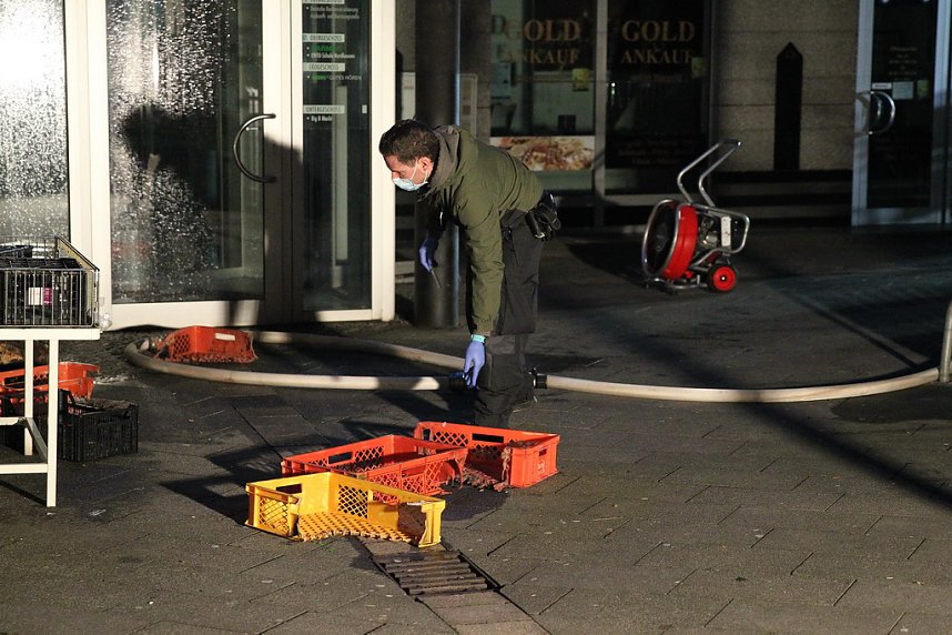Feuerwehren im Einsatz an der Atrium-Passage