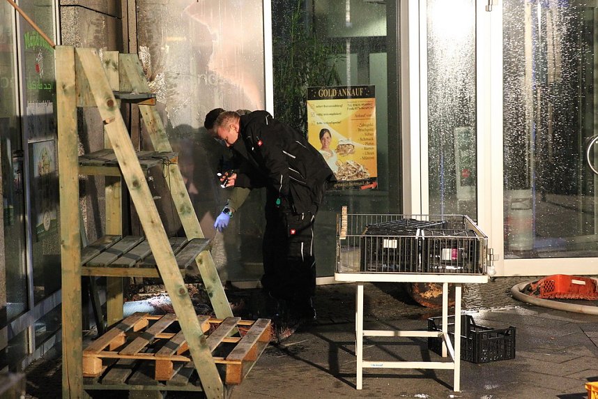 Feuerwehren im Einsatz an der Atrium-Passage