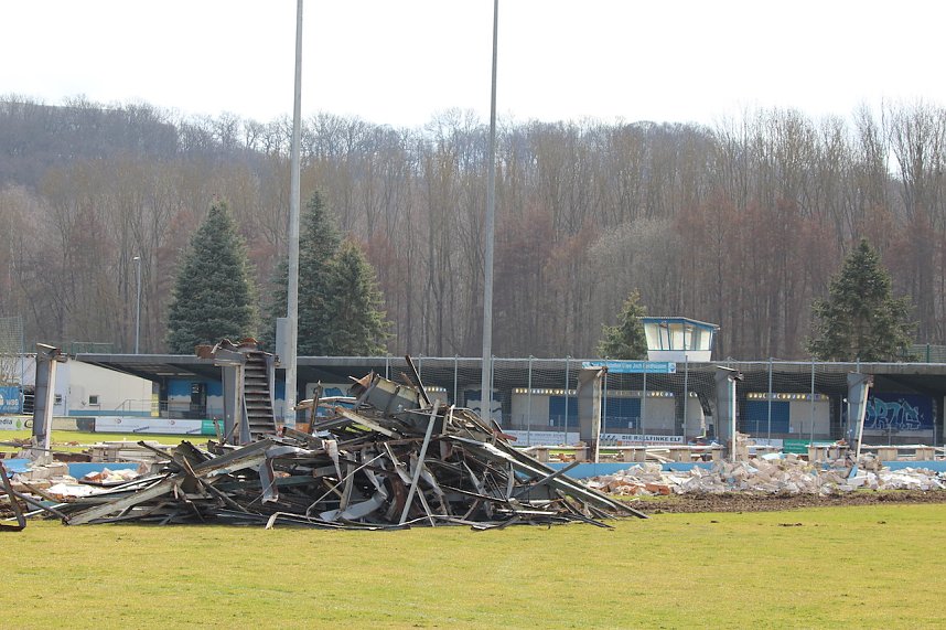 Ausblick &uuml;ber die abgerissene Trib&uuml;ne