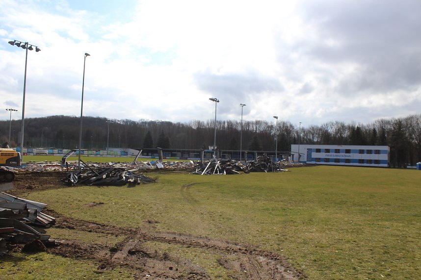 Ausblick &uuml;ber die abgerissene Trib&uuml;ne