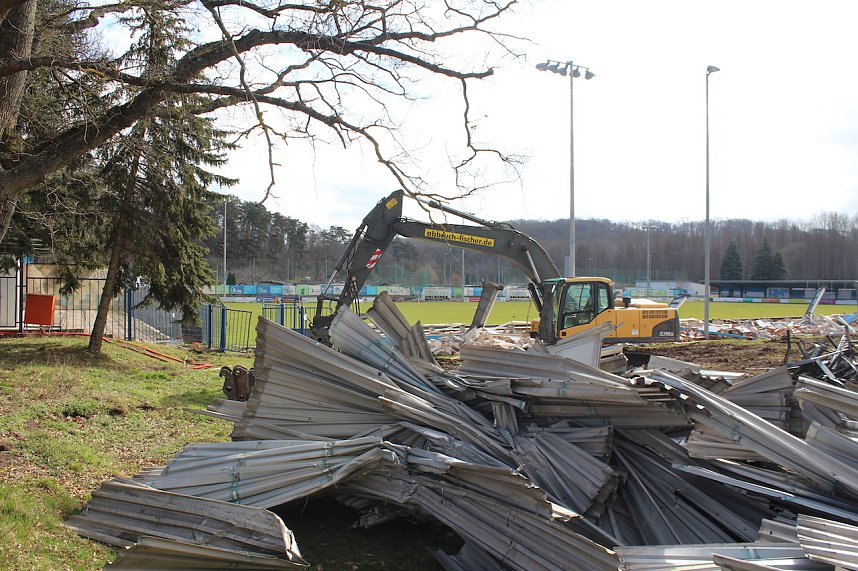 Ausblick &uuml;ber die abgerissene Trib&uuml;ne