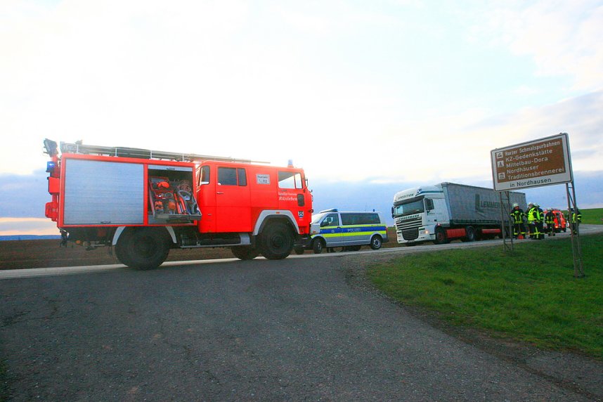 Unfallflucht und verlorene Ladung auf der B4