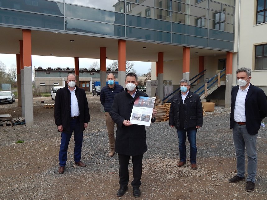 Ein Blick auf die Baustelle: das Humboldt-Gymnasium soll zum neuen Schuljahr bezugsfertig sein