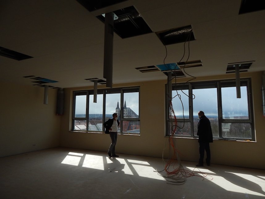 Ein Blick auf die Baustelle: das Humboldt-Gymnasium soll zum neuen Schuljahr bezugsfertig sein