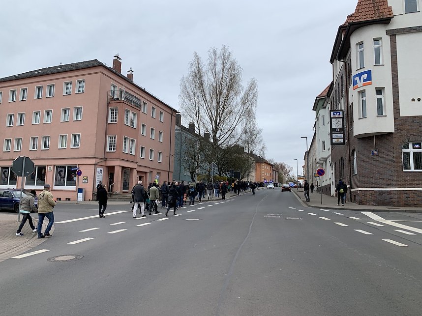 Spaziergang gegen die Lockdownma&szlig;nahmen der Regierung