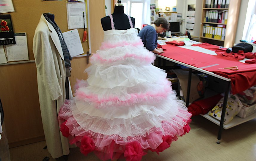 Aufwendige und kunstvolle St&uuml;cke sind in der Theaterschneiderei die Normalit&auml;t