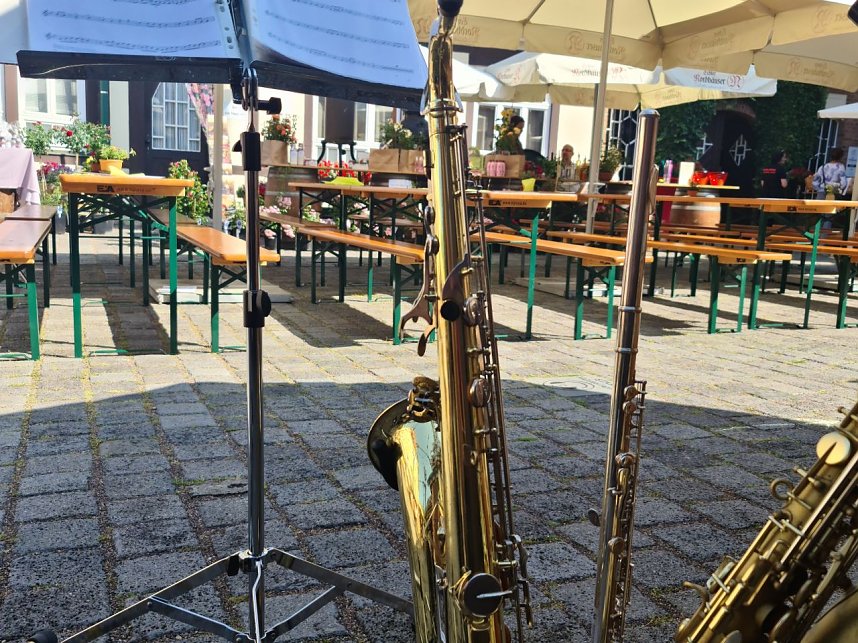 Hof- und Genussmarkt in der Traditionsbrennerei: Live-Musik gibt es auch...