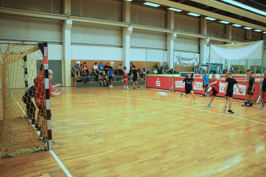 Die Fairplay Soccer-Tour der Kreissparkasse lud heute die Lessing-Schule zum Turnier