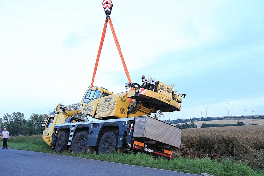 Umgest&uuml;rzte Kran bei Uthleben
