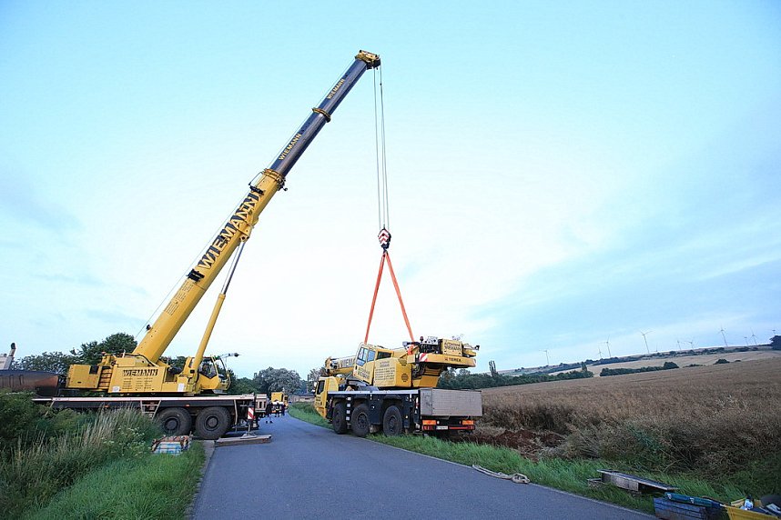 Umgest&uuml;rzte Kran bei Uthleben