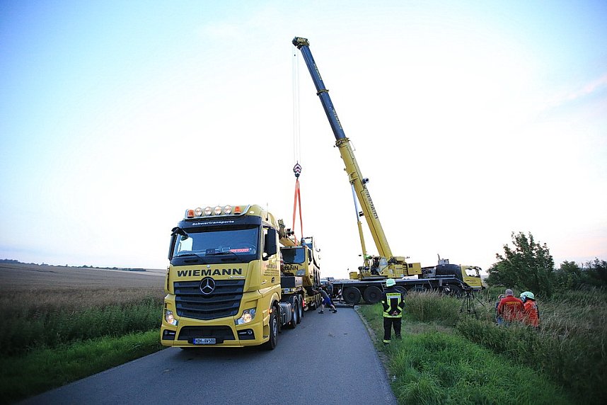 Umgest&uuml;rzte Kran bei Uthleben