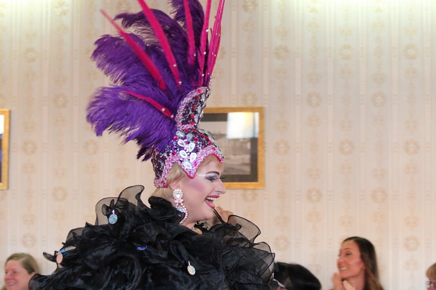 Glamour&ouml;se Travestie-Show im Cafe`Sahne in Nordhausen