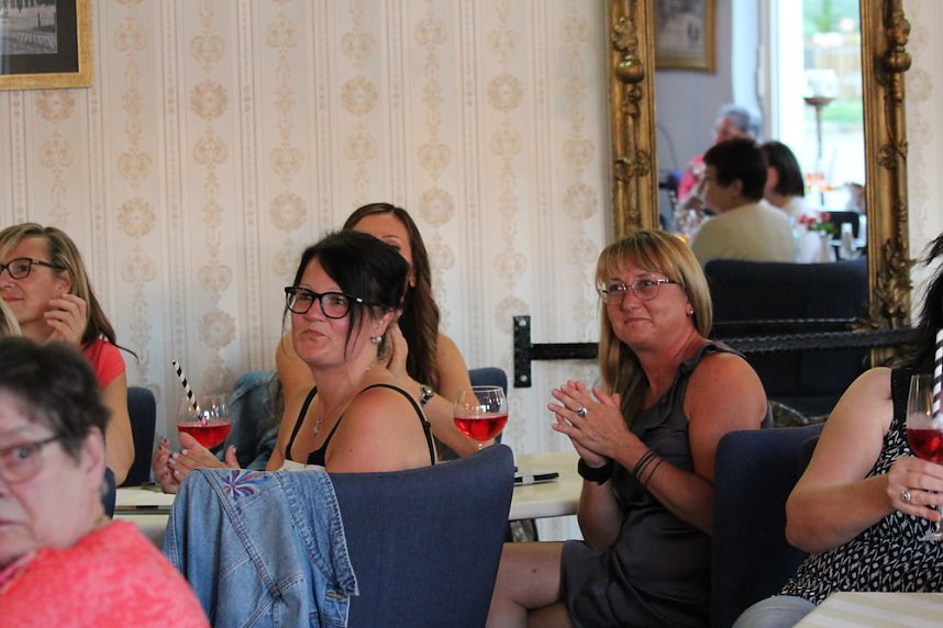 Glamour&ouml;se Travestie-Show im Cafe`Sahne in Nordhausen