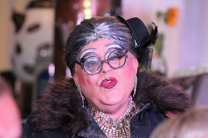 Glamour&ouml;se Travestie-Show im Cafe`Sahne in Nordhausen