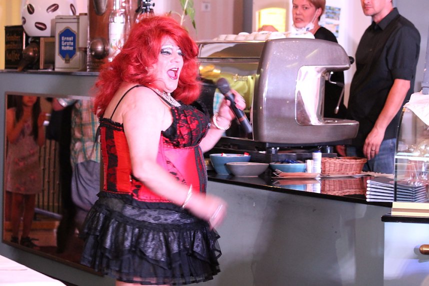Glamour&ouml;se Travestie-Show im Cafe`Sahne in Nordhausen
