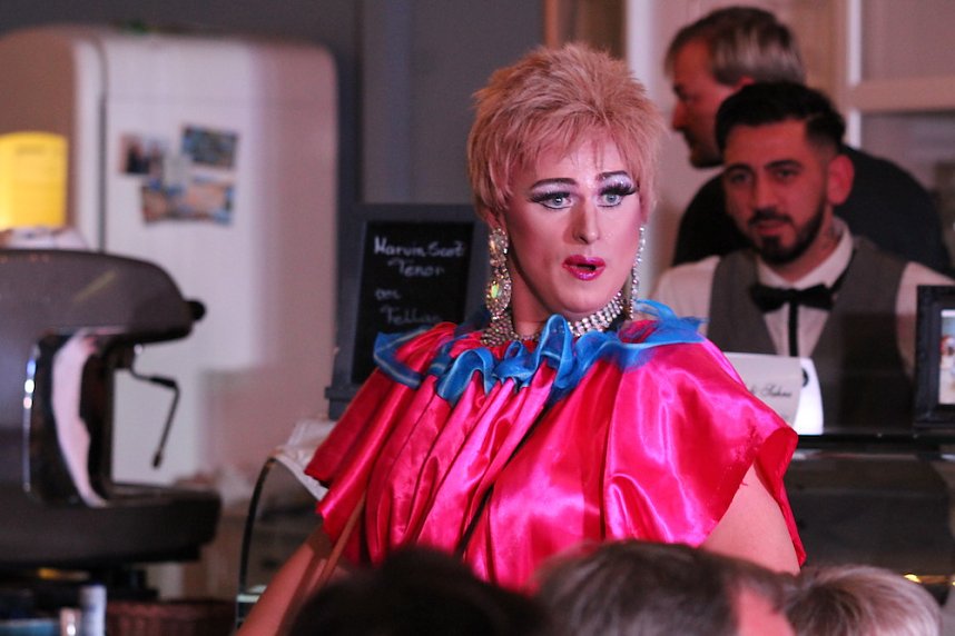 Glamour&ouml;se Travestie-Show im Cafe`Sahne in Nordhausen