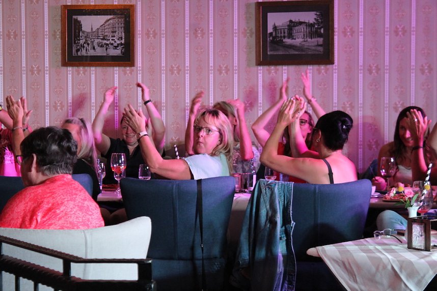 Glamour&ouml;se Travestie-Show im Cafe`Sahne in Nordhausen