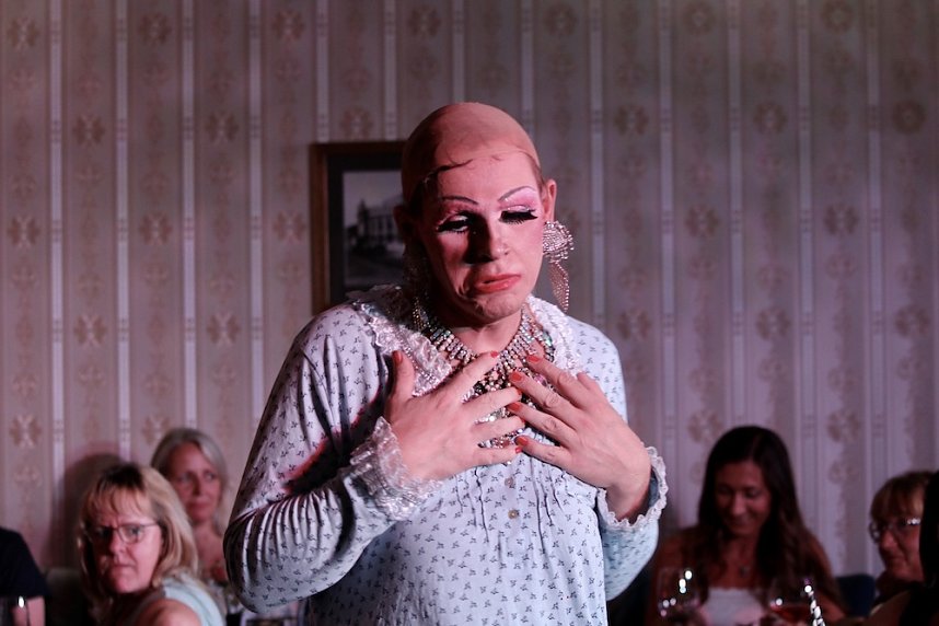 Glamour&ouml;se Travestie-Show im Cafe`Sahne in Nordhausen