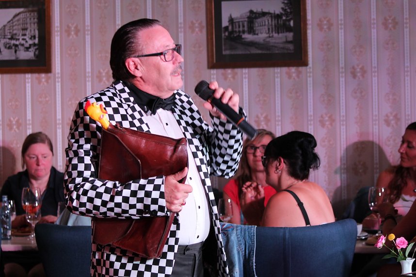 Glamour&ouml;se Travestie-Show im Cafe`Sahne in Nordhausen